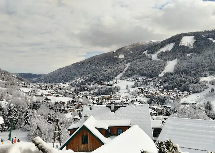 Ski-to-door Sonnwiese Apartment *